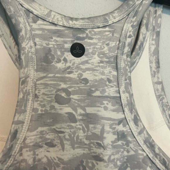 Prana Gray and White Fitted Crop Tank Top - Picture 3 of 4